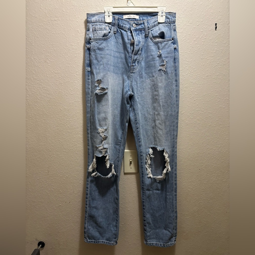 Willow & Root The Vintage Mom Jean Light Wash Distressed Size 26 EUC Buckle